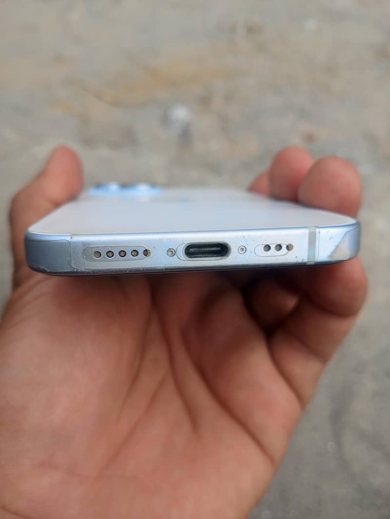 ائی فون 15 ارجنٹ سیل سمپل 0