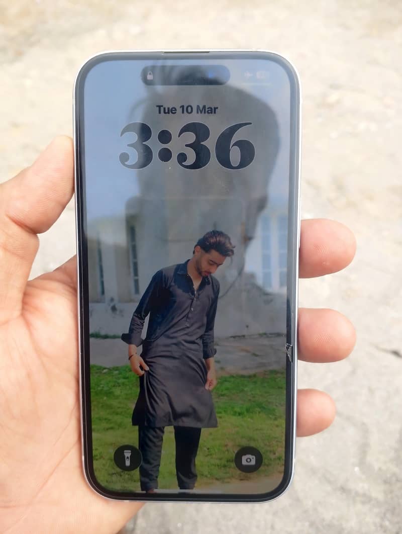 ائی فون 15 ارجنٹ سیل سمپل 1