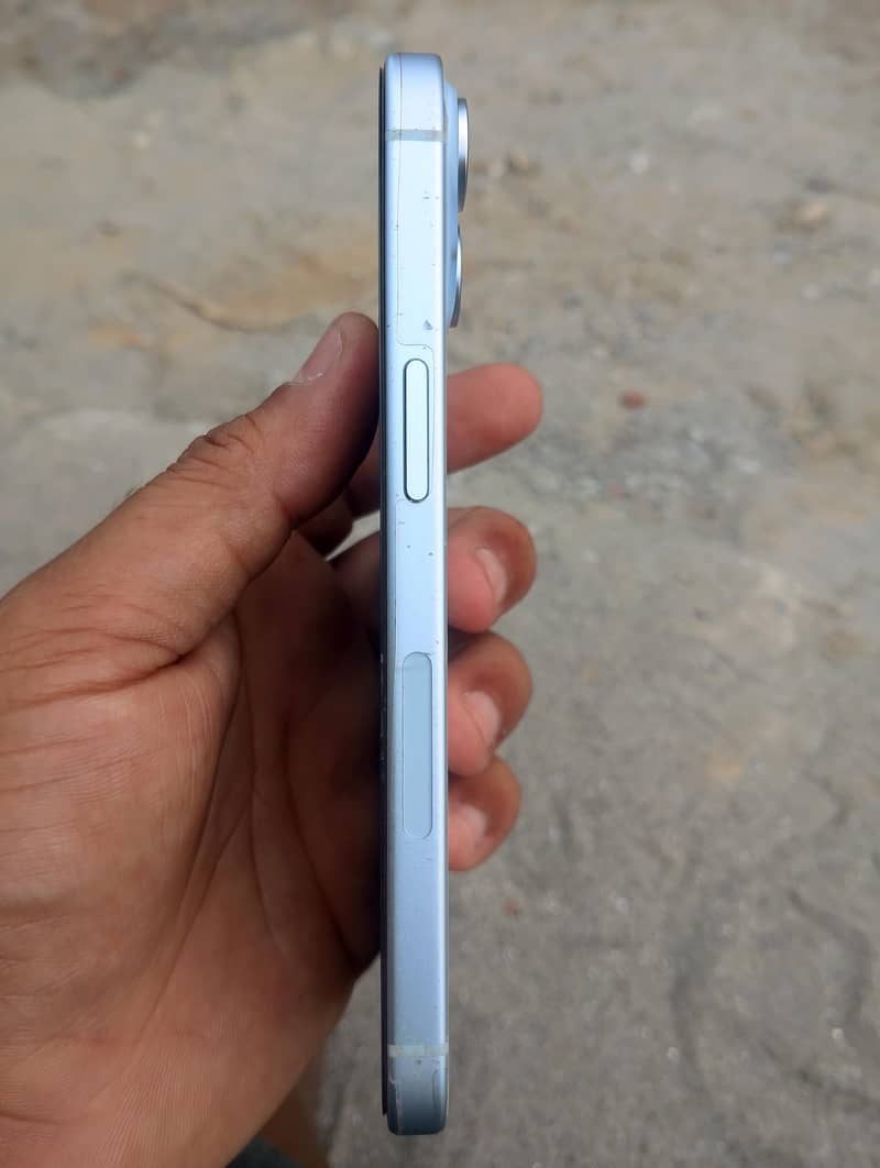 ائی فون 15 ارجنٹ سیل سمپل 2