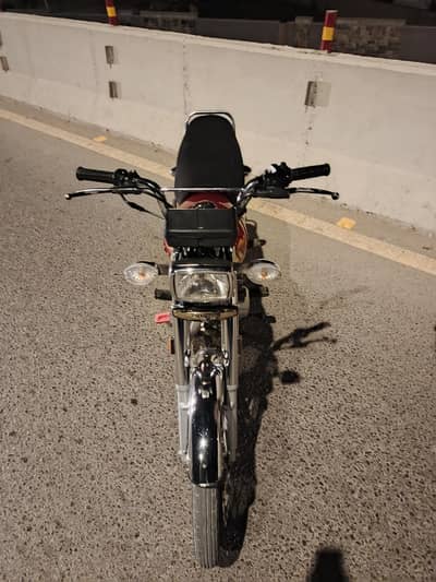 Honda 125 self start  red and gold edition
