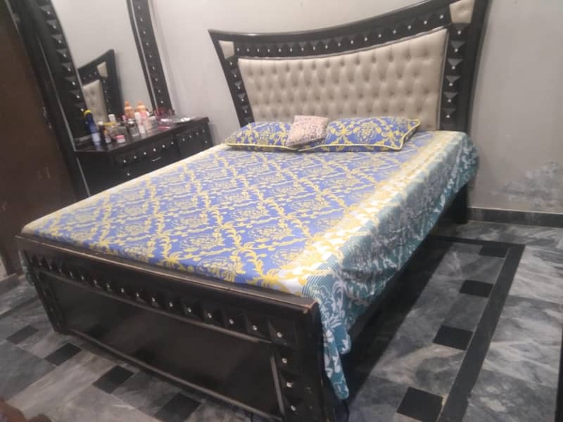 bed set complete two side table and dressing 0