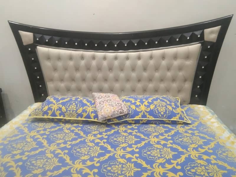 bed set complete two side table and dressing 1