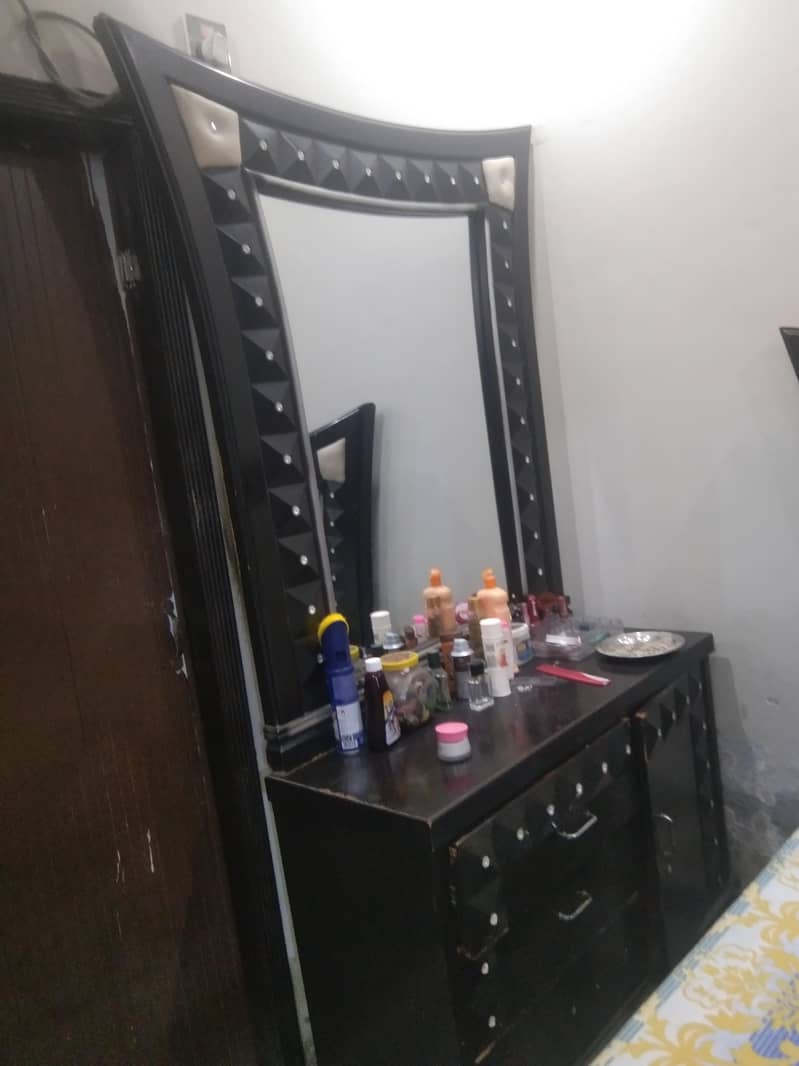 bed set complete two side table and dressing 4