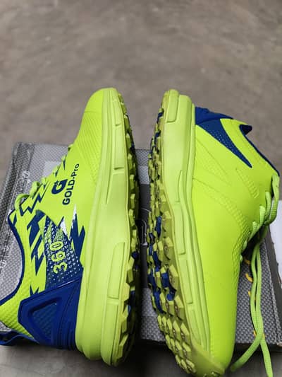 Gold Pro Modern Cricket Shoes – UK 9.5 – Worn Twice (Like New)