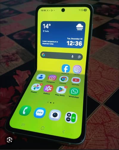 Samsung Galaxy flip 5G phone full Ok super AMOLED all screen working
