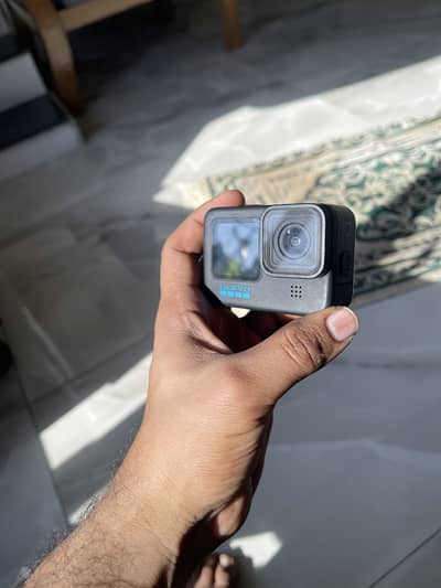 GoPro Hero 10 (complete box and memory card)