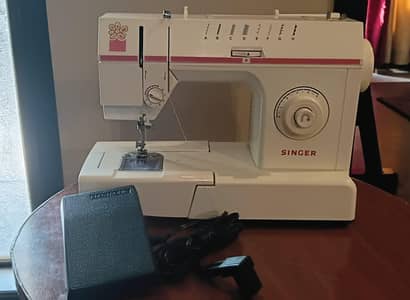 SINGER SEWING MACHINE
