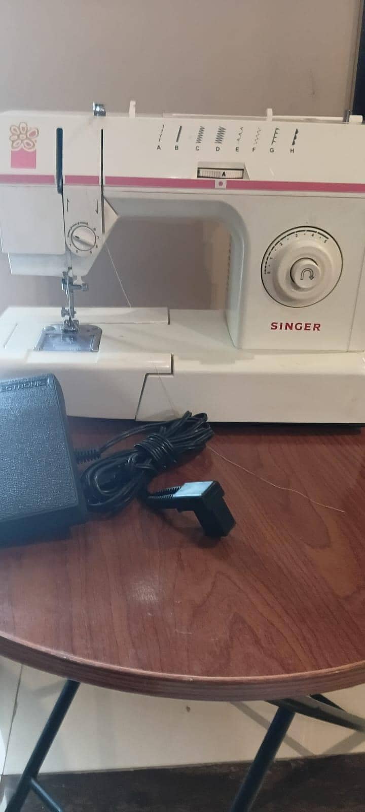 SINGER SEWING MACHINE 2