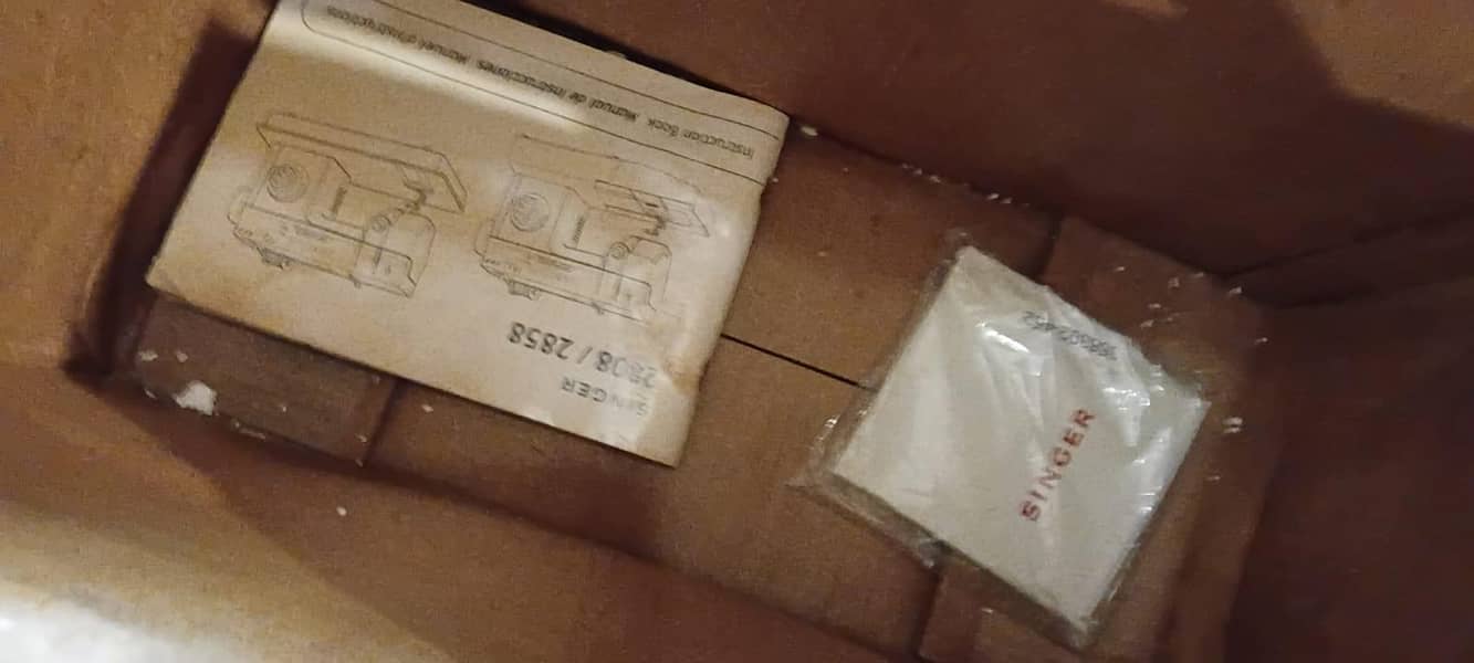 SINGER SEWING MACHINE 5