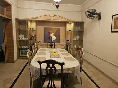 1 KANAL FULL HOUSE RENT AVAILBLE FOR RENT 5 BED