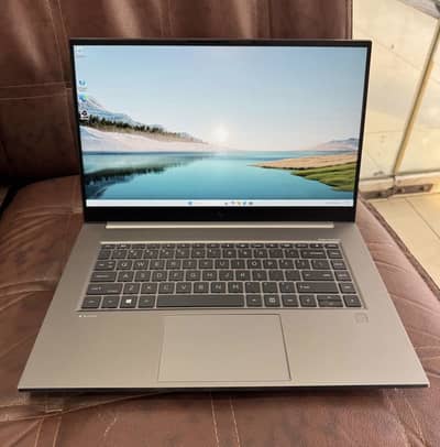 Hp ZBOOK Studio 15 G7 . . core i7 10th Gen (H processor) ,,32gb ,1tb . r