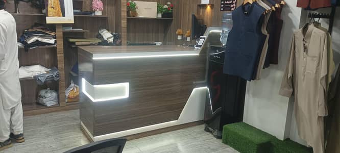 reception+cash counter