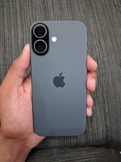 Apple iPhone 17 (256 GB) – PTA Approved | 1 Year 10 Months Warranty