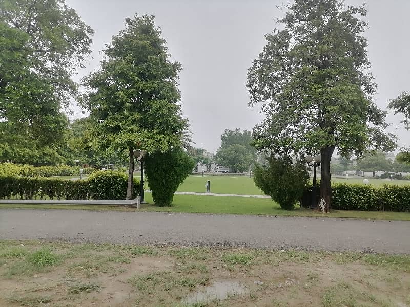 10 Marla Good Location Plot in E Block 1