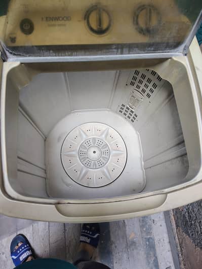 Kenwood Semi Automatic Hydro Washing machine in good working condition