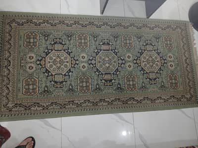 rug  in green colour