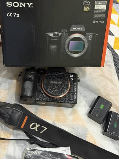 Sony A73 / A7 III Mirrorless Camera Body, box,warranty card,All acc