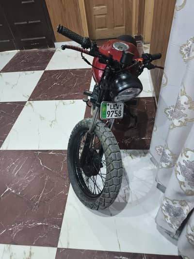 Cafe Racer 125 Candy red color