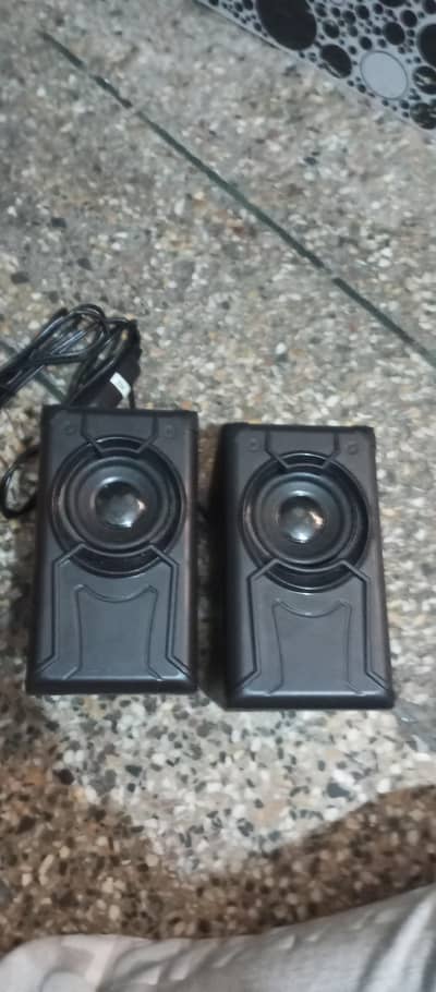 pickle ka sound achha hai all full hai bade bade speaker Hain do