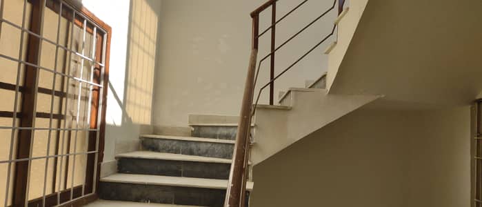 House 3beds dd lease available for sale in gulistan e jouhar block 17 long life banglow