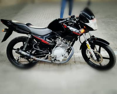 YBR 125 black 2025
