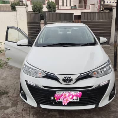 Toyota Yaris full option 1.5 auto x 2022 model.