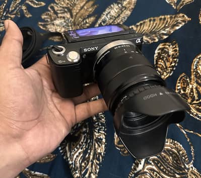 Sony Alpha Nex 5n Mirrorless DSLR Touch Screen with lens