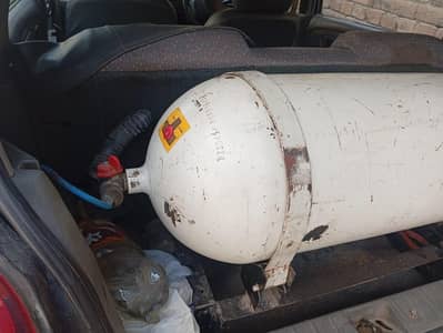 گاڑی کی مکمل CNG کٹ بمعہ سلنڈر اور اسٹینڈ – قیمت 20,000