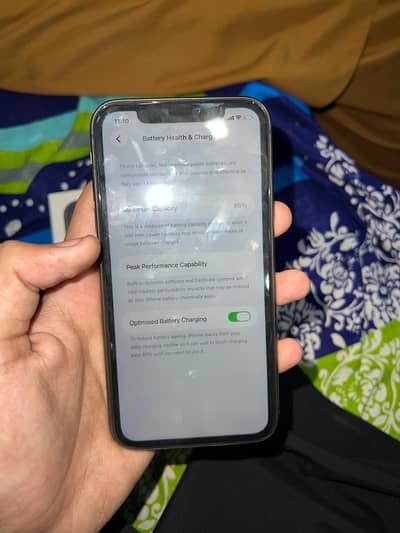 I phone 11 urgent sale with box 64 gb jv noj active