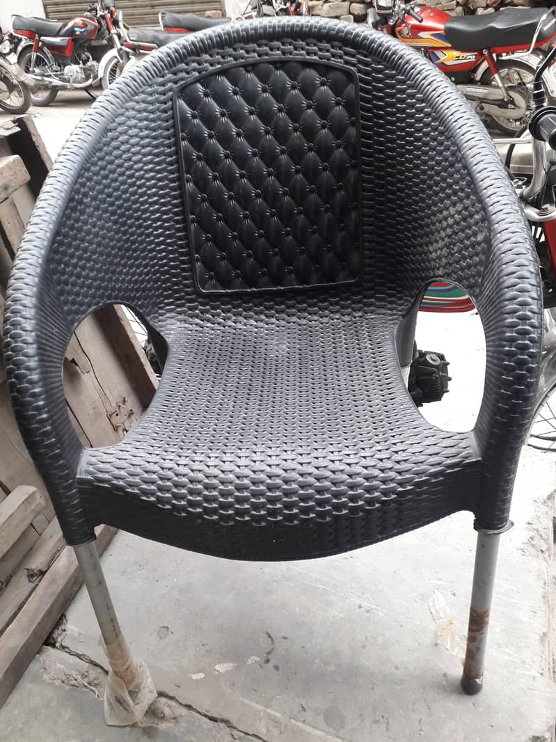 plastic chair 0