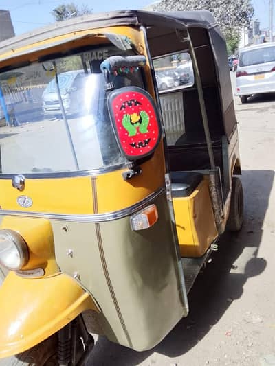 mujhe apne liye 10 model riksha chahie