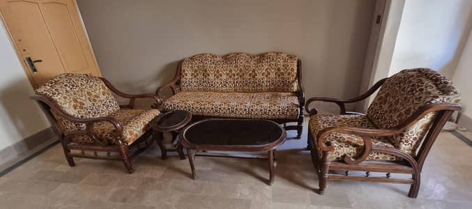 Five seater sofa set with center table