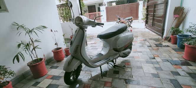 New Asia Ramza 100cc Scooter – Silver – Excellent Condition