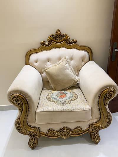 Five Seater Sofa Set With Table.