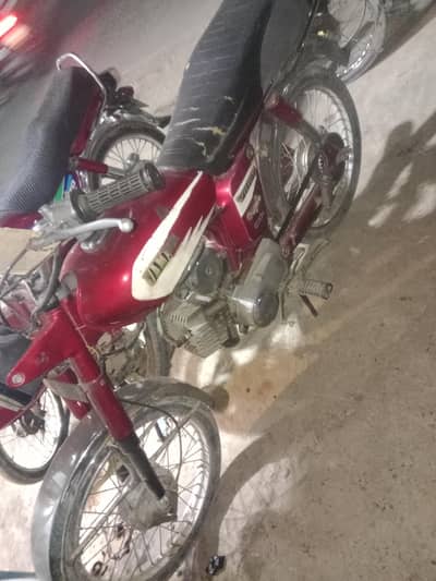 Yamaha 97 model start gari hy original copy hy pyson ki zaroort hy