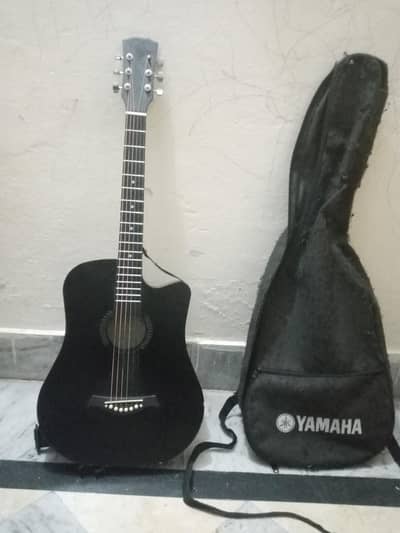 YAMAHA :GUITAR For Sale  10/9.5 With Bag
