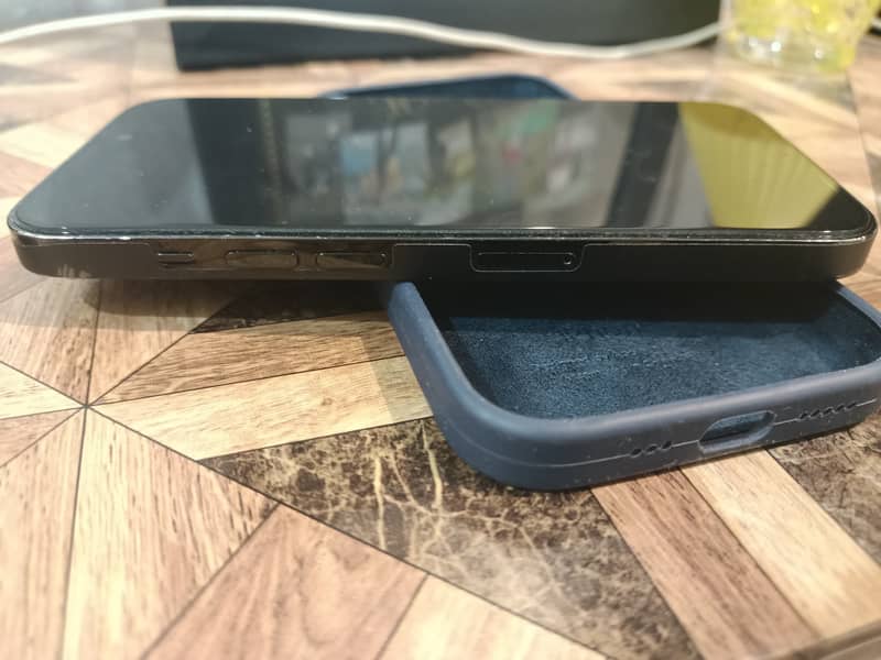 iPhone 14pro 4