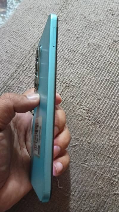 10/10 battery. 100% mobile looking 100%warrenti abhi khatam hoi hai.