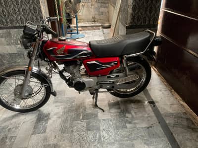Honda 125 model 24 red lush condition engine no open no repair