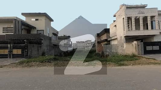10 Marla Top Location Plot No-- Block U Phase 7 DHA Lahore For Urgent Sale