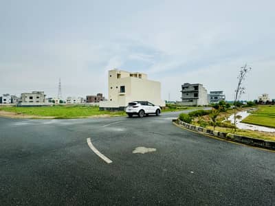 Corner + 10 Marla + Main Road To Back + Near To Main Entrance