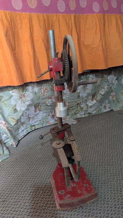 Capping machine. (manual cap tightner)