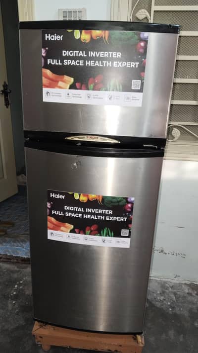 Singer refrigerator in samaal size.