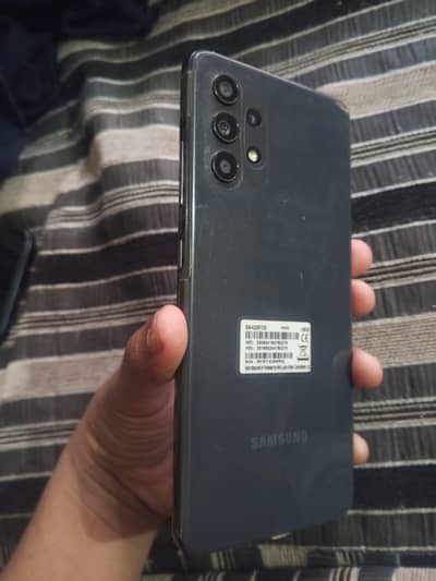 Samsung A32 One hand use with box