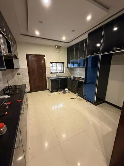 10 Marla Used House For Sale in Iris Block Bahria Town Lahore