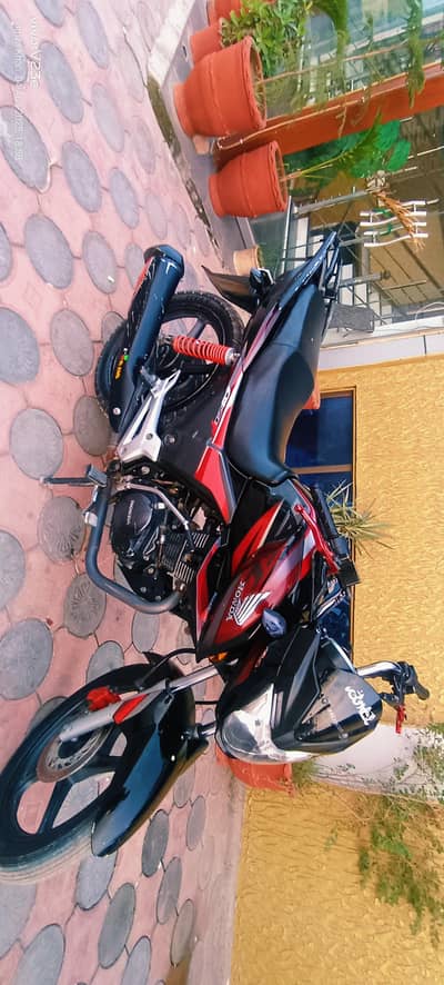 Am sale CB150F good condition biometric available