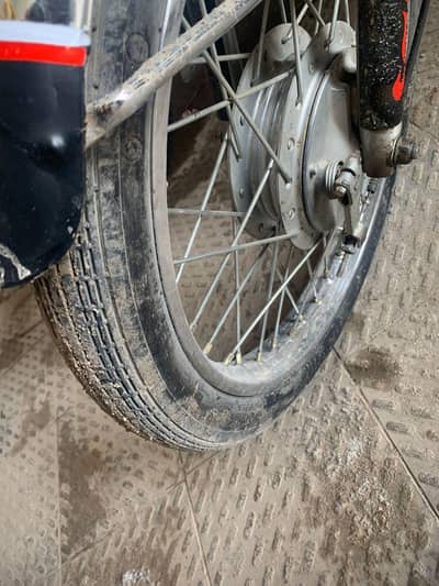 Honda 125 used tyres with tubes. contact on this number 0315 9250910