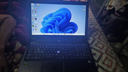 Eluktronics Gaming Laptop i7 7th Gen GTX 1070 Max-Q 120htzzz