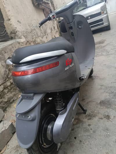 brand new scotty only 3500 km run moslty parked