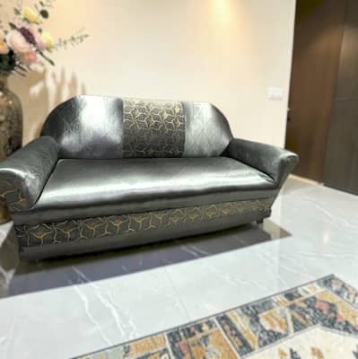Sofa Set 10/10 Condition Urgent Sale